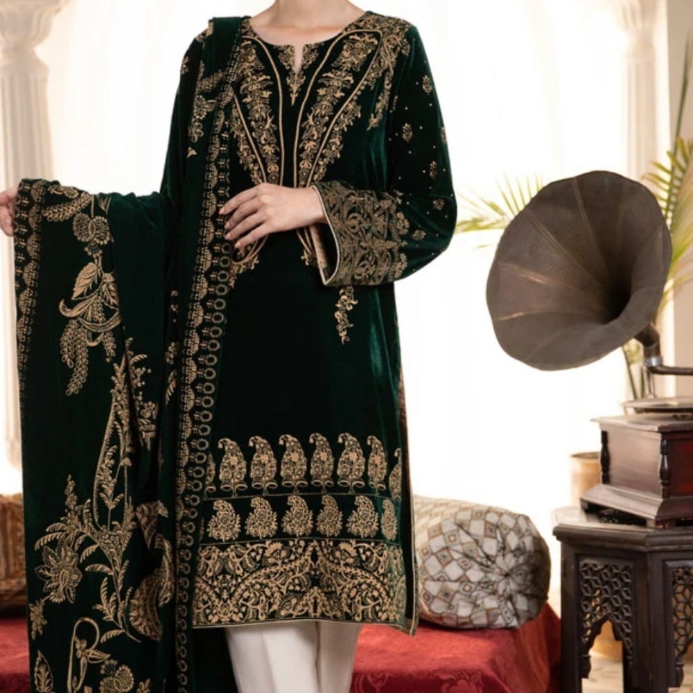 Formal Velvet kameez dupatta FINAL PRICE